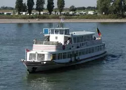 Ausfluggschiff in Düsseldorf
