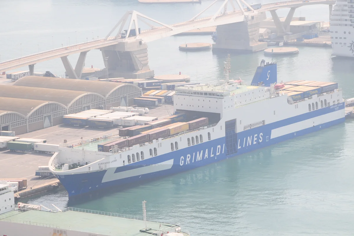 Grimaldi-Schiff Eurocargo Livorno im Hafen von Barcelona