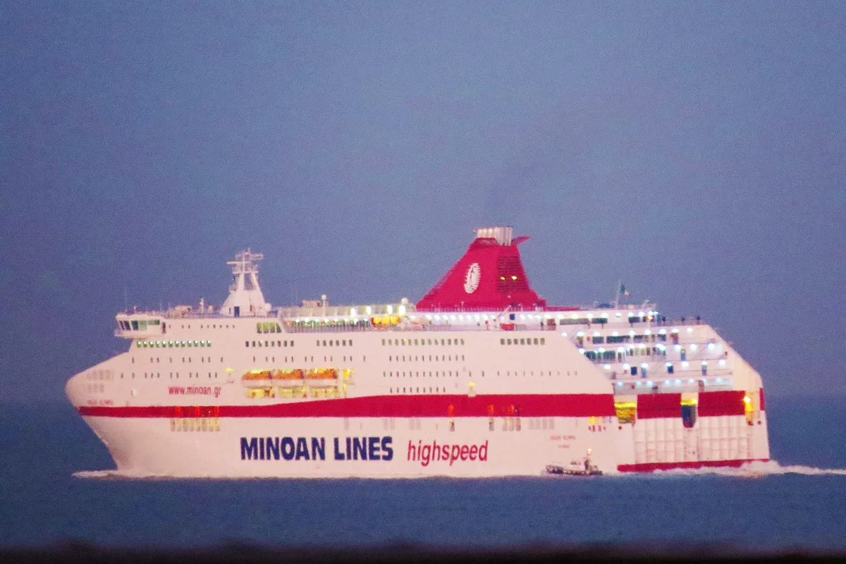 Minoan-Lines-Fähre im Hafen von Ancona