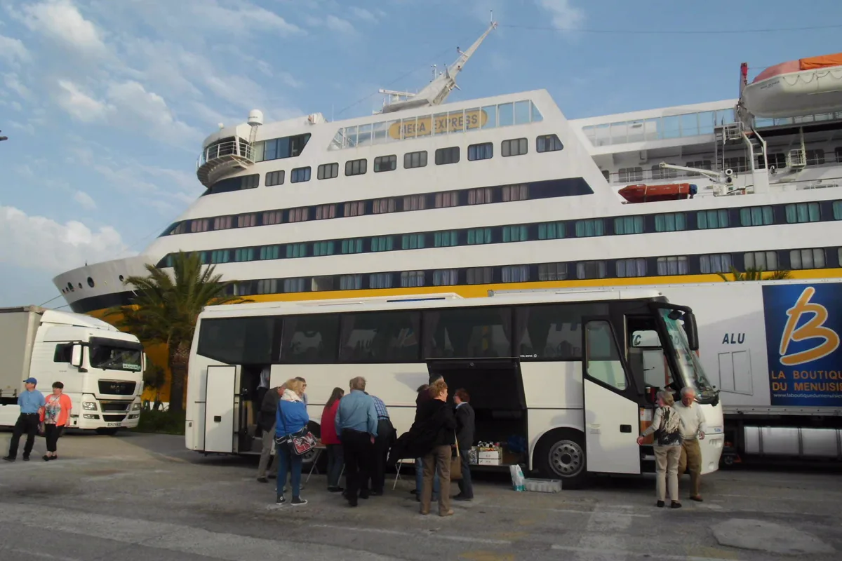 Corsica-Ferries-Fähre Mega Express in Toulon