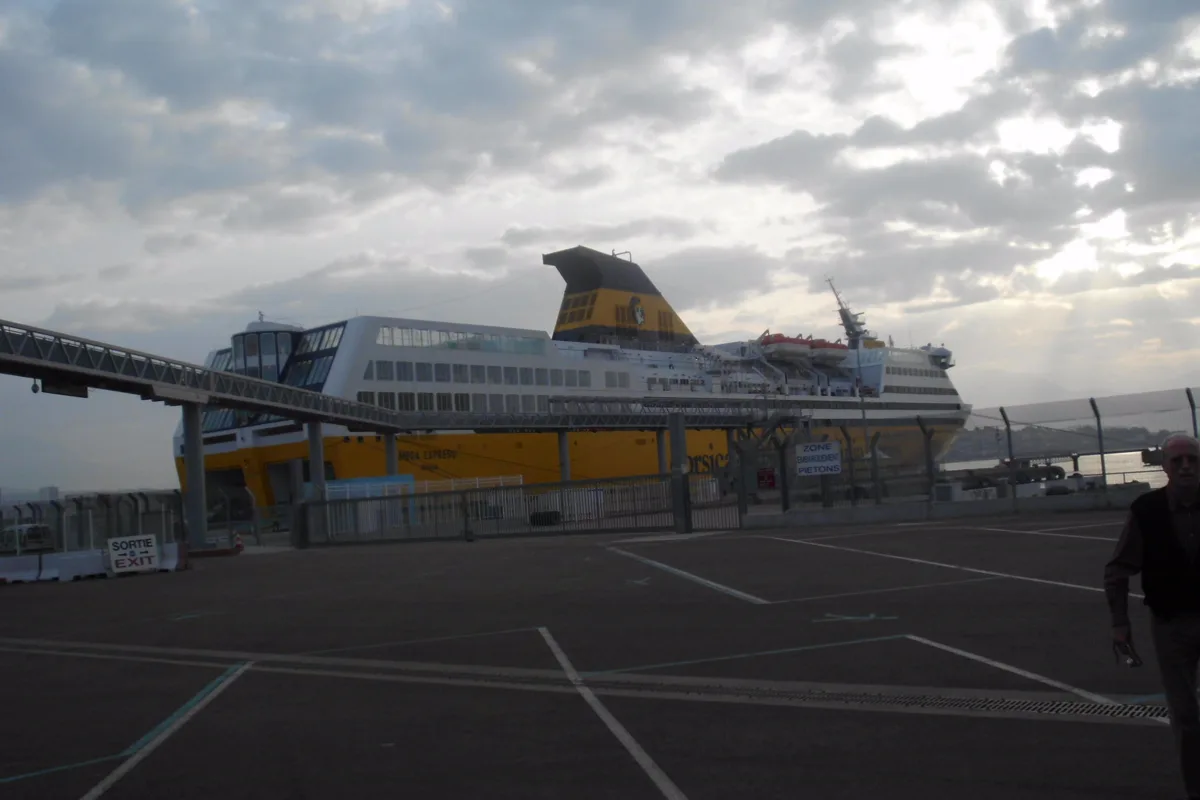 Sardinia-Ferries-Fähre Mega Express in Ajaccio