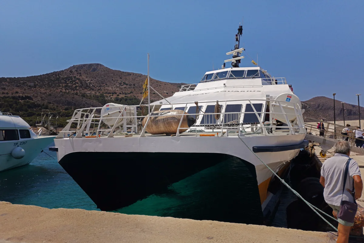 SNAV Aquarius beim Boarding am Anleger