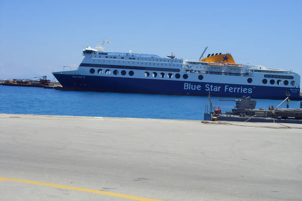 Blue Star 2 der Attica Group vor Rhodos
