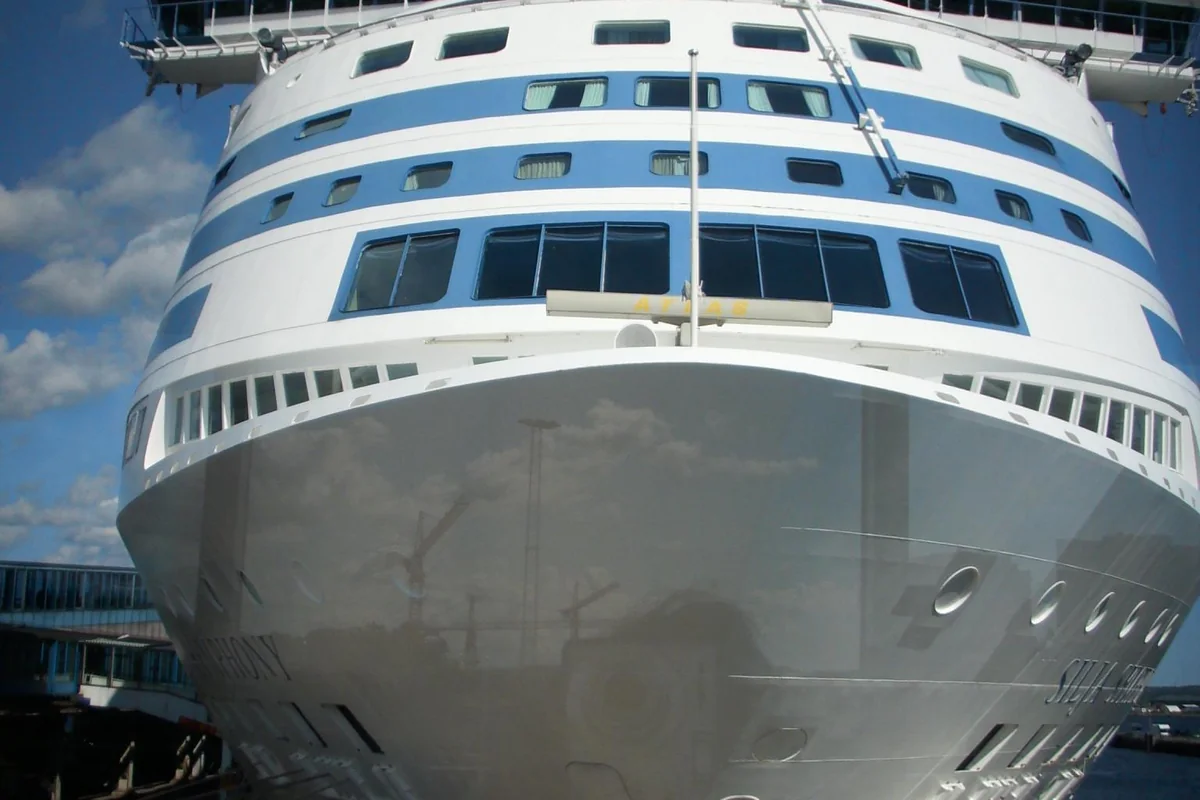 Silja-Symphony-Fähre am Terminal